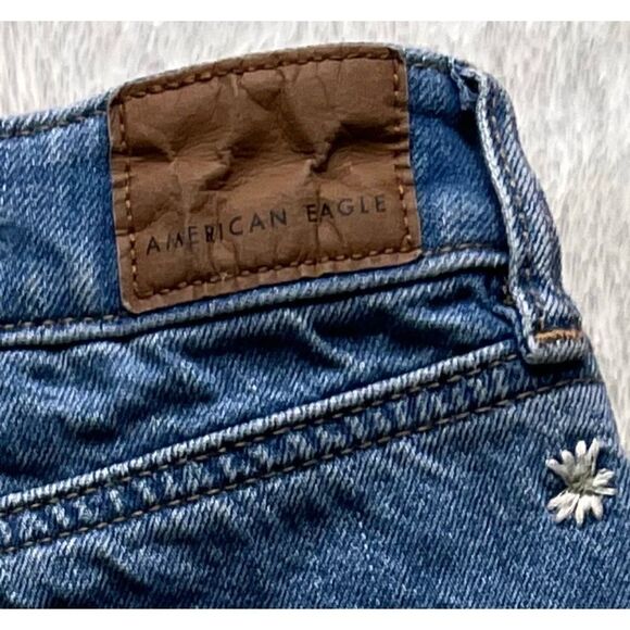 American Eagle High Rise Floral Embroidered Distressed Denim Mom Short, Size 0 - Picture 13 of 15